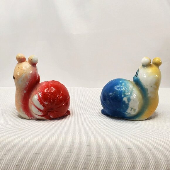 VTG 50's Ceramic Snail Miniature Figurine Red & Blue Bow Tie Kitschy Decor RARE - Picture 2 of 9